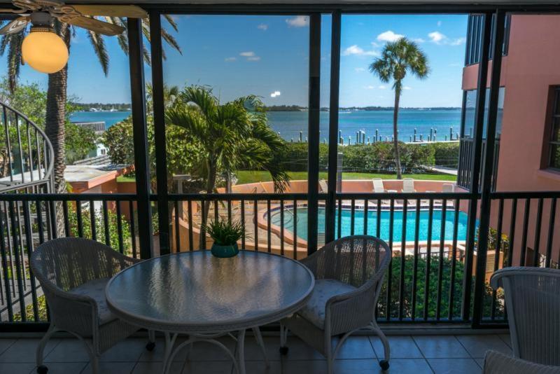 Coquina Moorings Two Bedroom Apartment, 102 Bradenton Beach Exterior photo